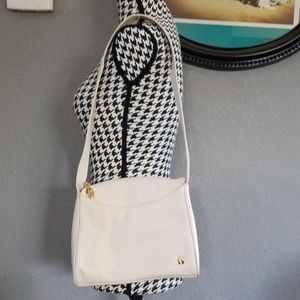 Beautiful VTG Leather Etienne Aigner Bag